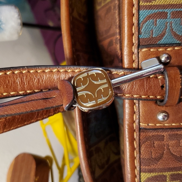 Fossil Handbags - Beautiful Fossil Shoulder Bag